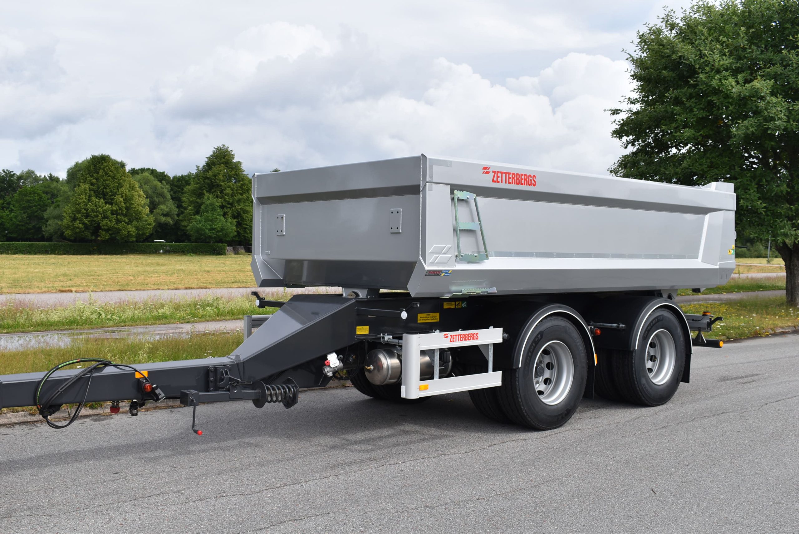 Tippkärror och släp